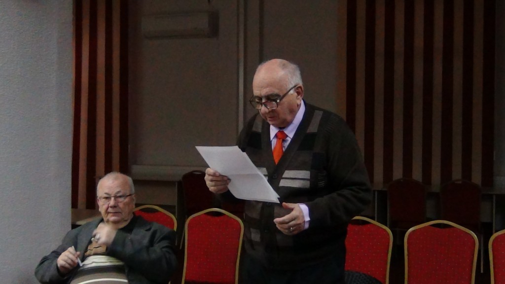 Mihai Stan (așezat), șeful